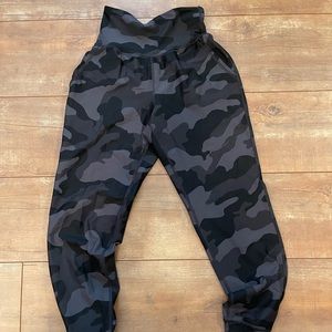 Old Navy Never Worn Camo Joggers Size XS